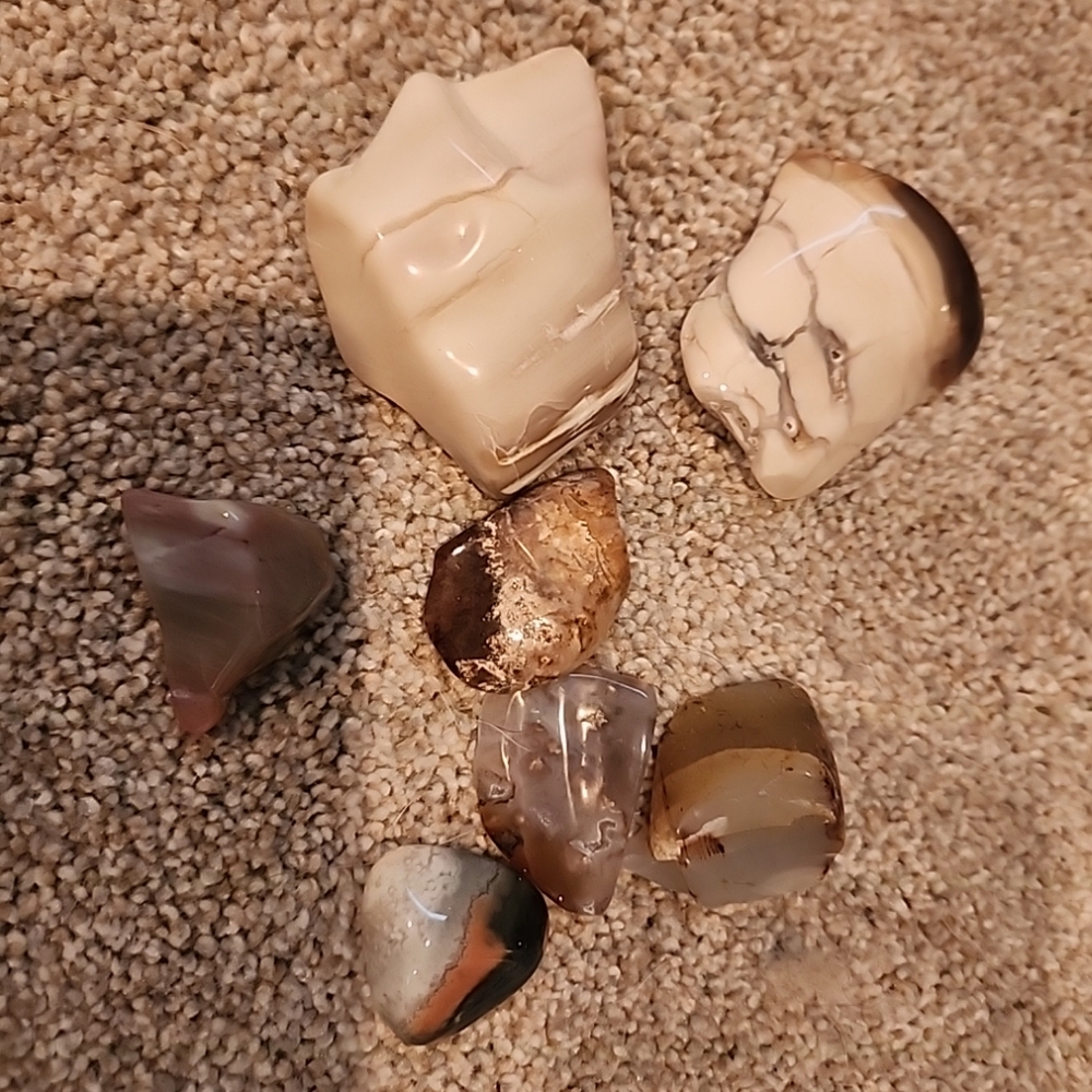 Agates - Picture 2 of 2